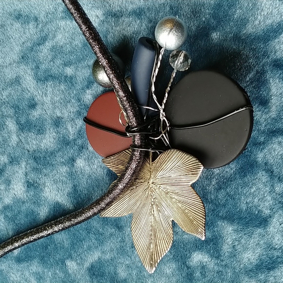 Statement fashion necklace NWT - Picture 6 of 6